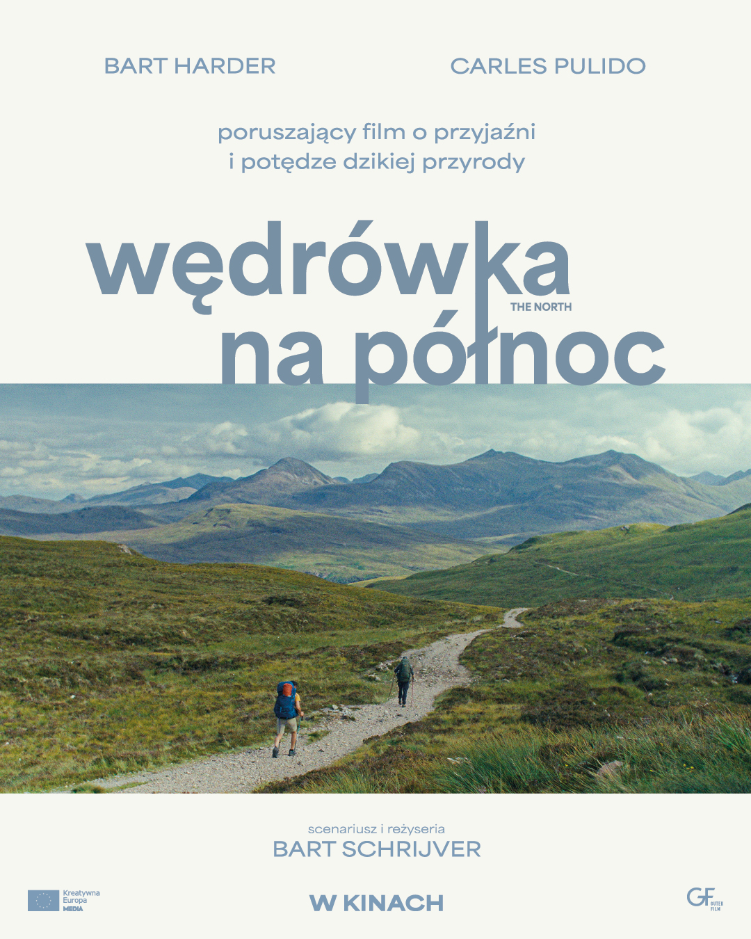 Plakat filmu „Wędrówka na północ”: dwaj wędrowcy z plecakami idą górską ścieżką.