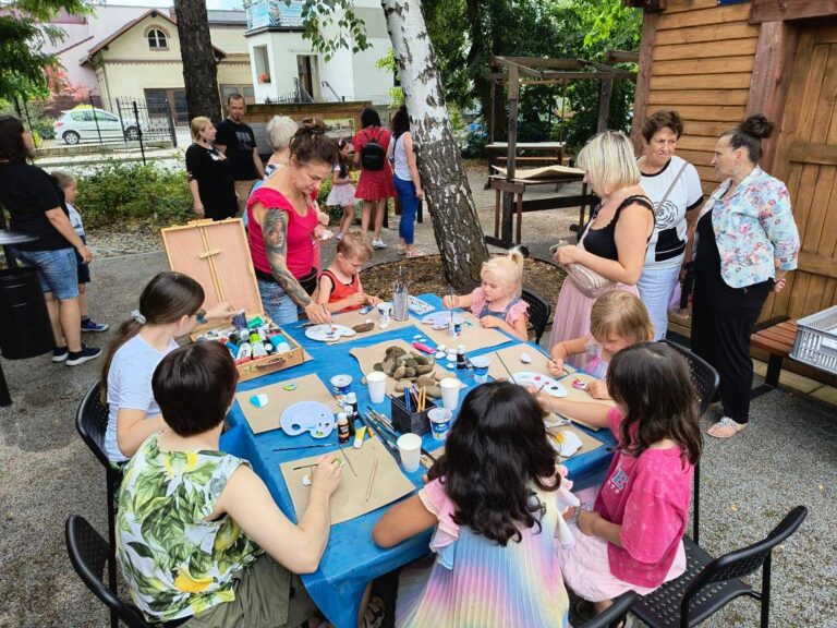 Zdjęcie z galerii „Kamyczkowy Ogród Rozmaitości 13.07.2024”.