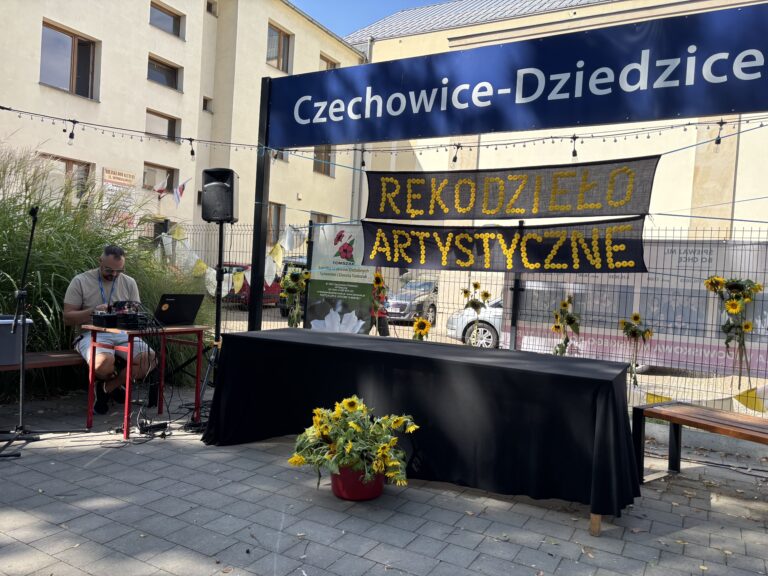 Zdjęcie z galerii „Pożegnanie Wakacji w Ogrodzie Sensorycznym MDK 2025”.