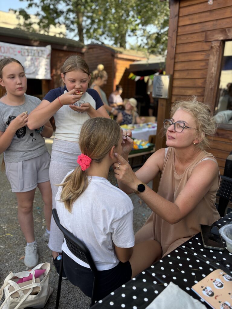 Zdjęcie z galerii „Pożegnanie Wakacji w Ogrodzie Sensorycznym MDK 2025”.