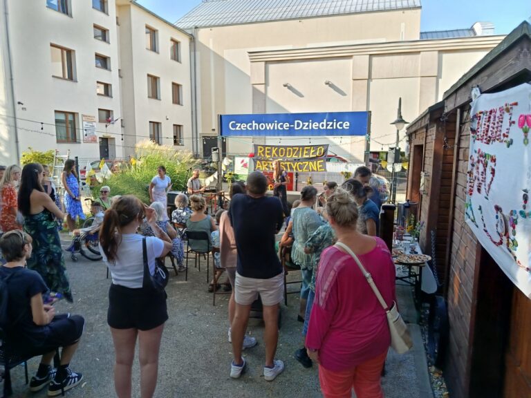 Zdjęcie z galerii „Pożegnanie Wakacji w Ogrodzie Sensorycznym MDK 2025”.