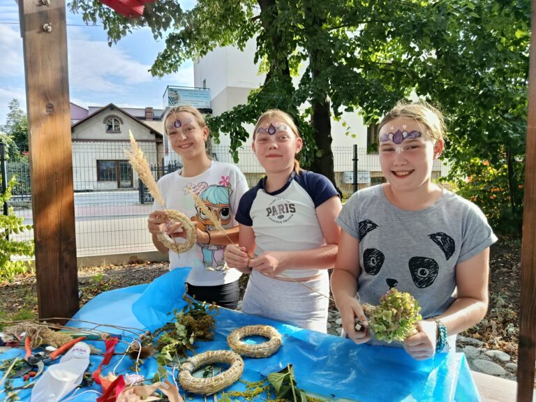 Zdjęcie z galerii „Pożegnanie Wakacji w Ogrodzie Sensorycznym MDK 2025”.