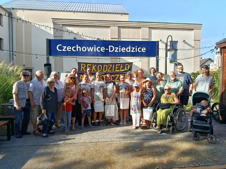 Zdjęcie z galerii „Pożegnanie Wakacji w Ogrodzie Sensorycznym MDK 2025”.