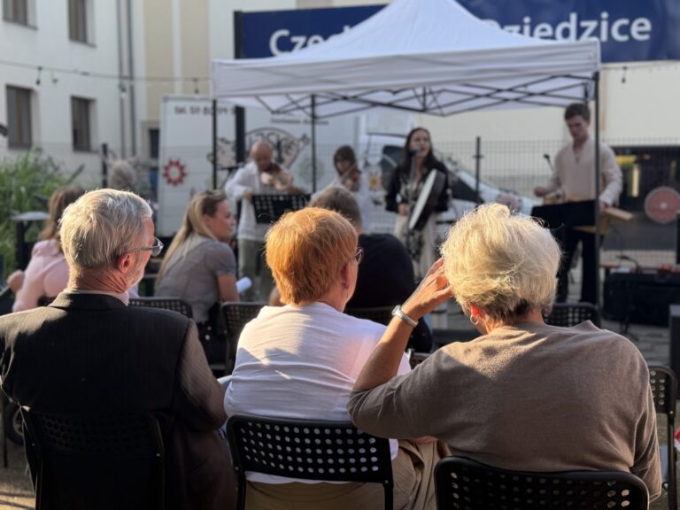 Zdjęcie z galerii „Sobótka w Ogródku”.