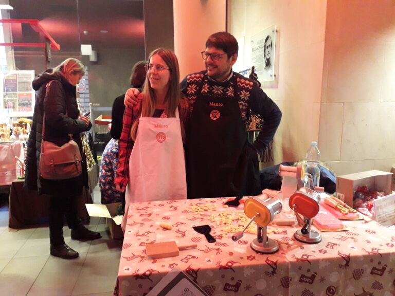 Zdjęcie z galerii „Świąteczny ogród rozmaitości 16.12.2023”.