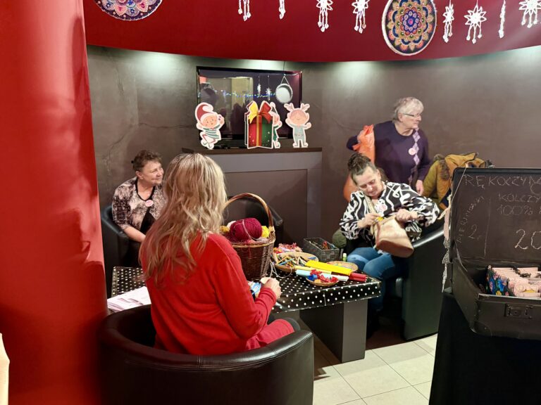 Zdjęcie z galerii „Świąteczny ogród rozmaitości 2025”.