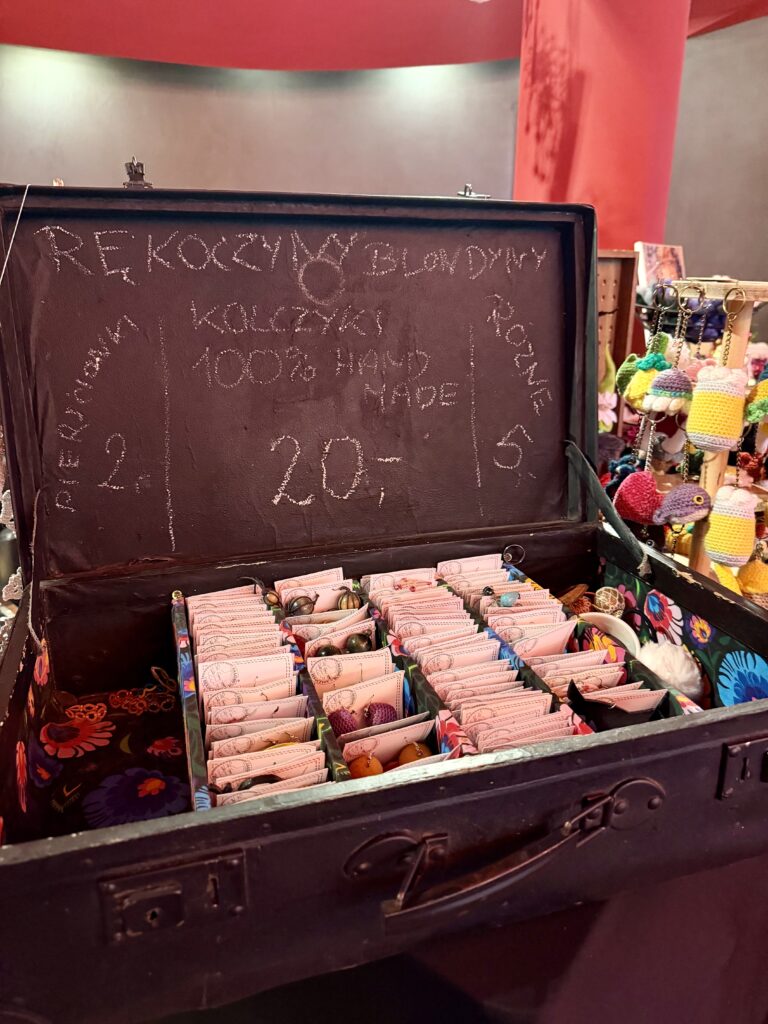 Zdjęcie z galerii „Świąteczny ogród rozmaitości 2025”.