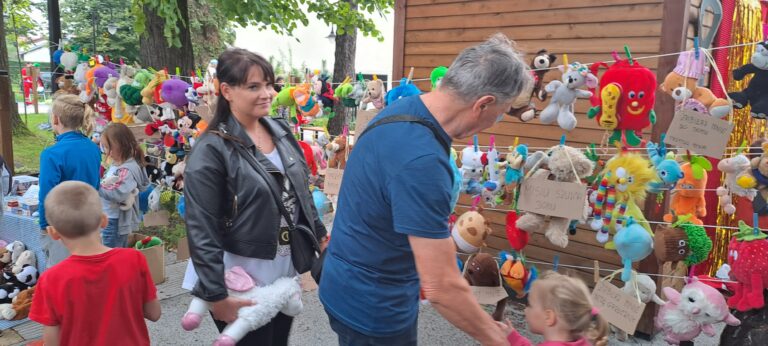 Zdjęcie z galerii „Święto dla dzieci nożyczki w ruchu 28.08.2023”.