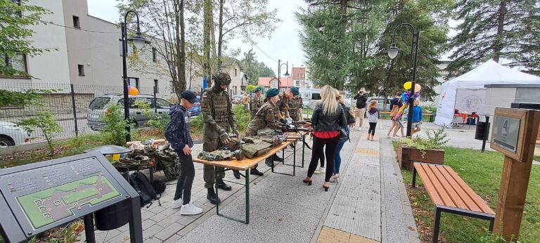 Zdjęcie z galerii „Święto dla dzieci nożyczki w ruchu 28.08.2023”.