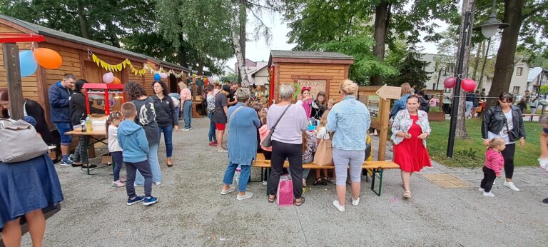 Zdjęcie z galerii „Święto dla dzieci nożyczki w ruchu 28.08.2023”.