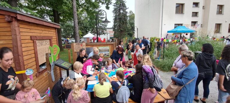 Zdjęcie z galerii „Święto dla dzieci nożyczki w ruchu 28.08.2023”.