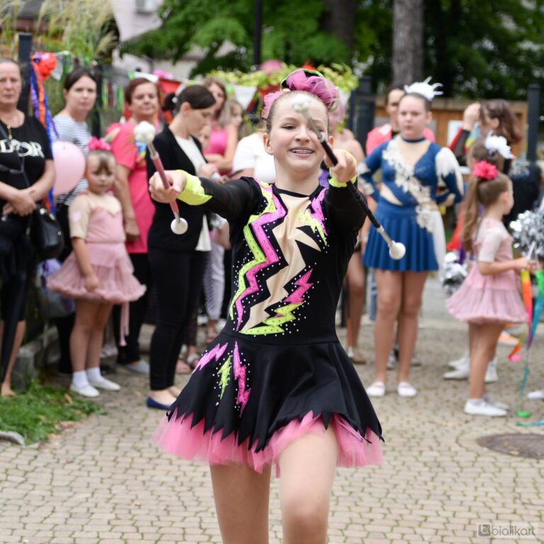 Zdjęcie z galerii „Święto dla dzieci nożyczki w ruchu 28.08.2023”.