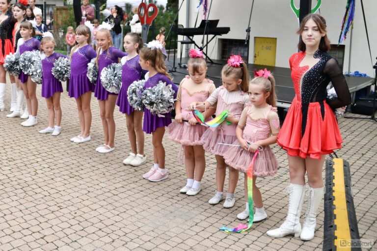 Zdjęcie z galerii „Święto dla dzieci nożyczki w ruchu 28.08.2023”.