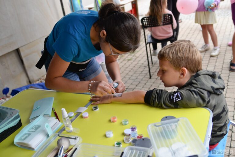 Zdjęcie z galerii „Święto dla dzieci nożyczki w ruchu 28.08.2023”.