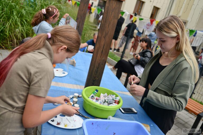 Zdjęcie z galerii „Święto dla dzieci nożyczki w ruchu 28.08.2023”.