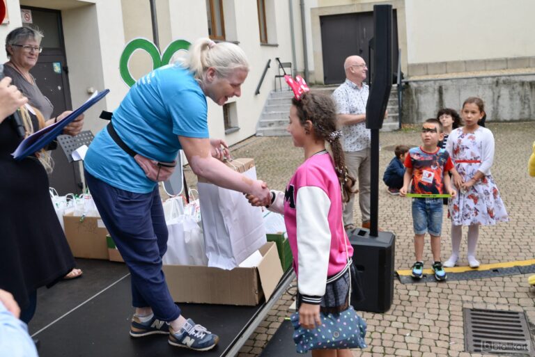 Zdjęcie z galerii „Święto dla dzieci nożyczki w ruchu 28.08.2023”.