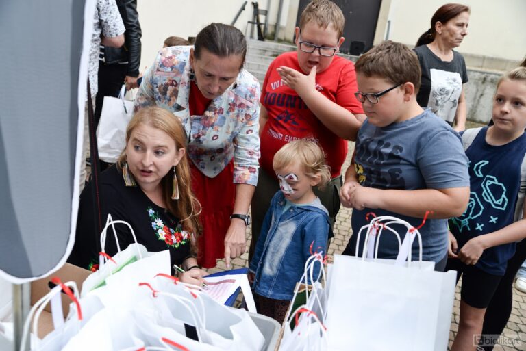 Zdjęcie z galerii „Święto dla dzieci nożyczki w ruchu 28.08.2023”.