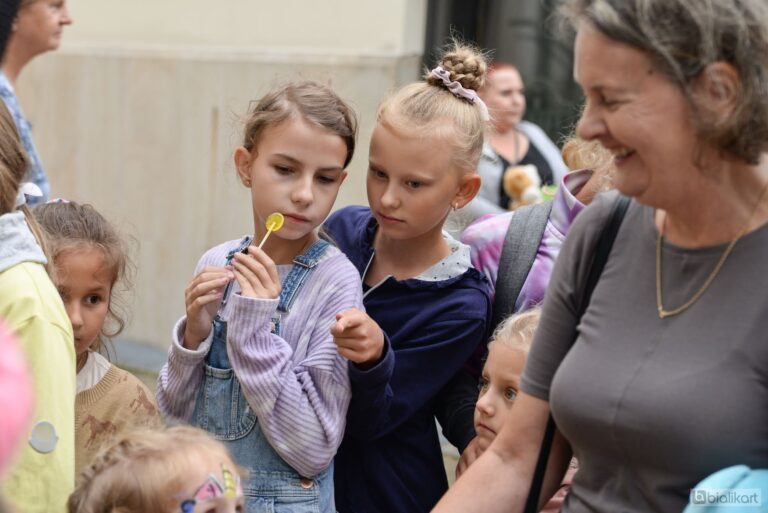 Zdjęcie z galerii „Święto dla dzieci nożyczki w ruchu 28.08.2023”.