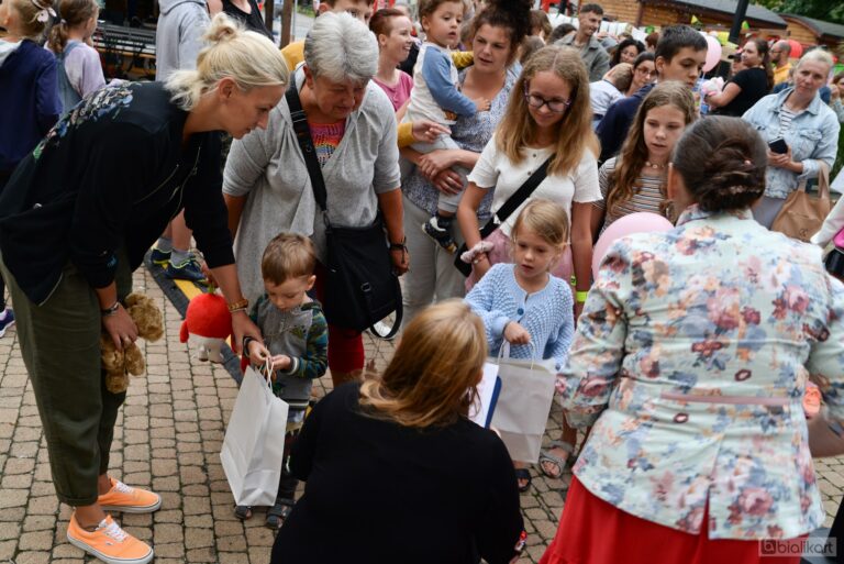 Zdjęcie z galerii „Święto dla dzieci nożyczki w ruchu 28.08.2023”.