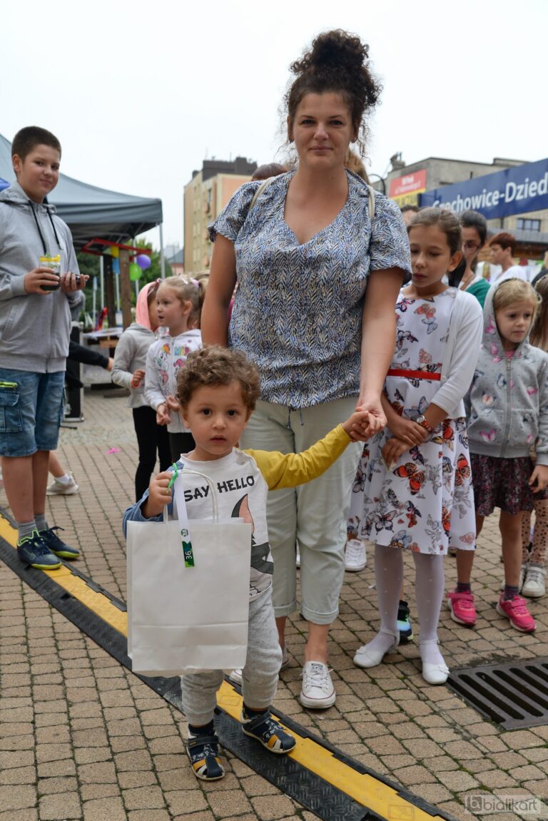 Zdjęcie z galerii „Święto dla dzieci nożyczki w ruchu 28.08.2023”.
