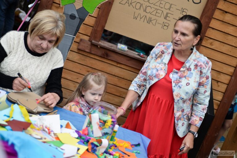 Zdjęcie z galerii „Święto dla dzieci nożyczki w ruchu 28.08.2023”.