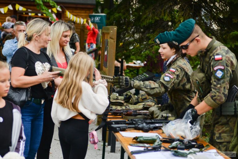 Zdjęcie z galerii „Święto dla dzieci nożyczki w ruchu 28.08.2023”.