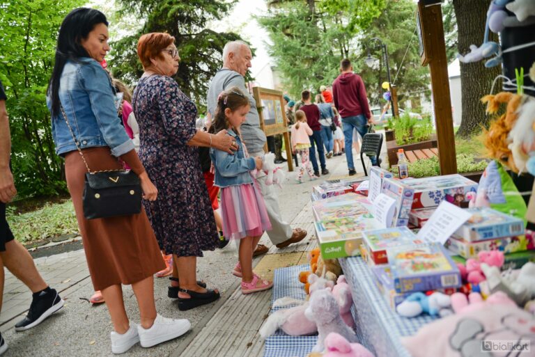 Zdjęcie z galerii „Święto dla dzieci nożyczki w ruchu 28.08.2023”.