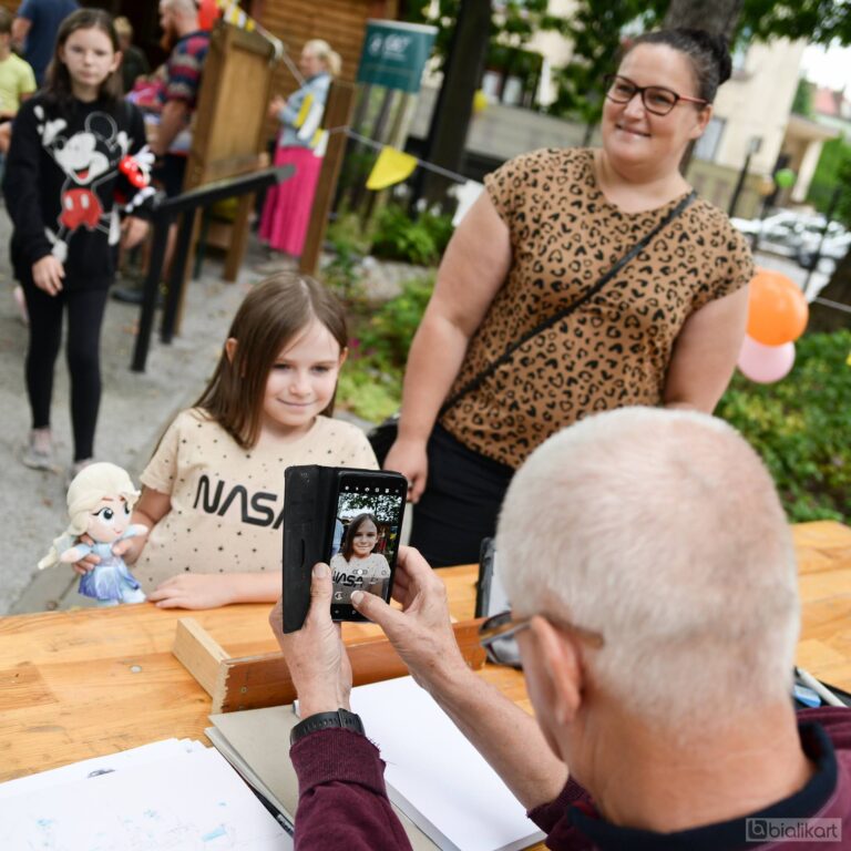 Zdjęcie z galerii „Święto dla dzieci nożyczki w ruchu 28.08.2023”.