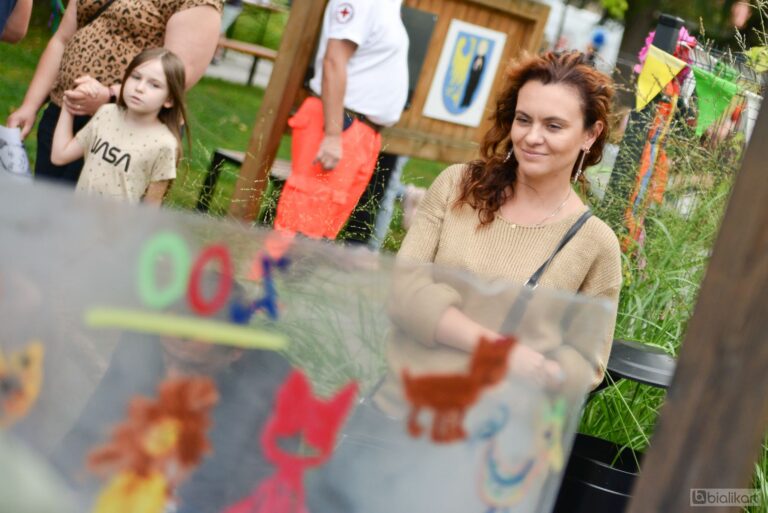 Zdjęcie z galerii „Święto dla dzieci nożyczki w ruchu 28.08.2023”.