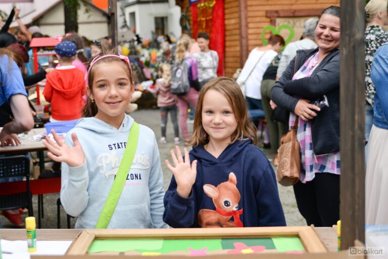 Zdjęcie z galerii „Święto dla dzieci nożyczki w ruchu 28.08.2023”.