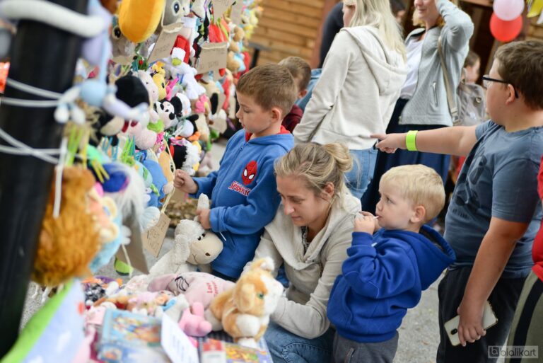 Zdjęcie z galerii „Święto dla dzieci nożyczki w ruchu 28.08.2023”.