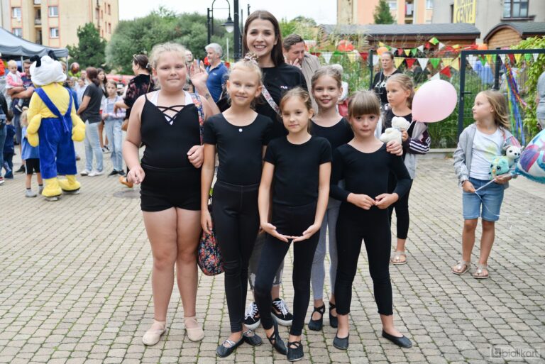 Zdjęcie z galerii „Święto dla dzieci nożyczki w ruchu 28.08.2023”.