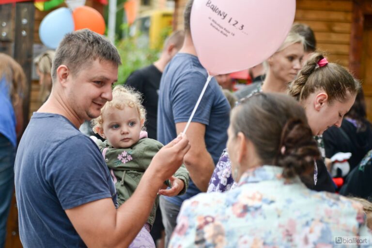 Zdjęcie z galerii „Święto dla dzieci nożyczki w ruchu 28.08.2023”.