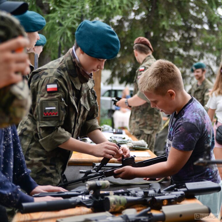 Zdjęcie z galerii „Święto dla dzieci nożyczki w ruchu 28.08.2023”.