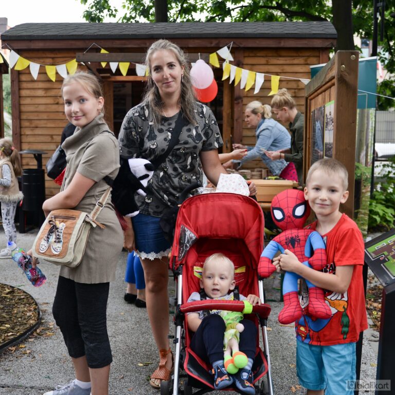 Zdjęcie z galerii „Święto dla dzieci nożyczki w ruchu 28.08.2023”.
