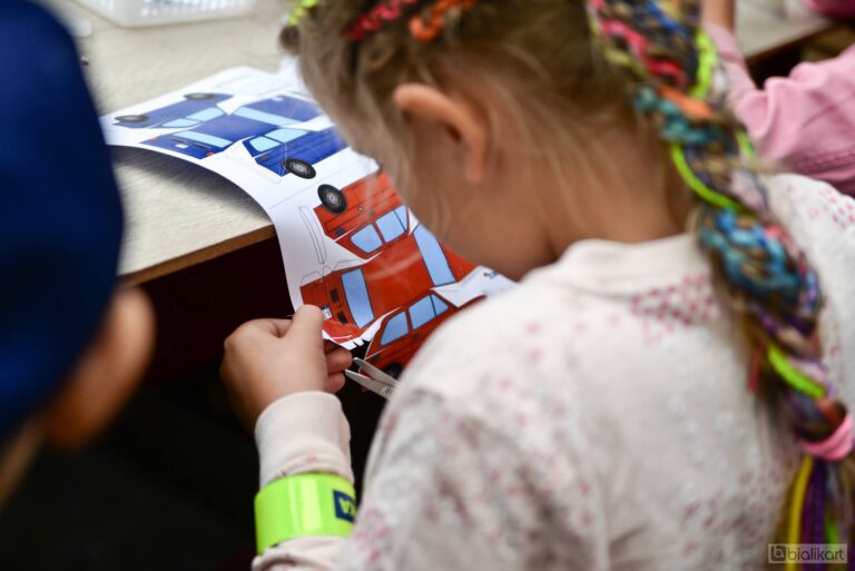 Zdjęcie z galerii „Święto dla dzieci nożyczki w ruchu 28.08.2023”.