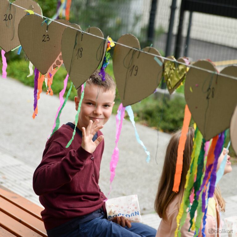 Zdjęcie z galerii „Święto dla dzieci nożyczki w ruchu 28.08.2023”.