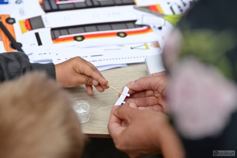 Zdjęcie z galerii „Święto dla dzieci nożyczki w ruchu 28.08.2023”.