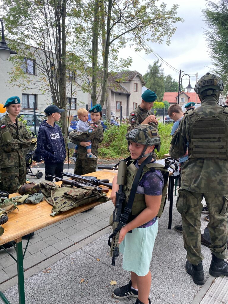 Zdjęcie z galerii „Święto dla dzieci nożyczki w ruchu 28.08.2023”.