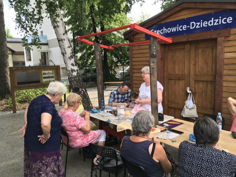 Zdjęcie z galerii „Warsztaty z haftu z Marysią Kubik 24.07.2023”.
